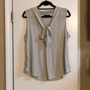 Black and white print banana republic top